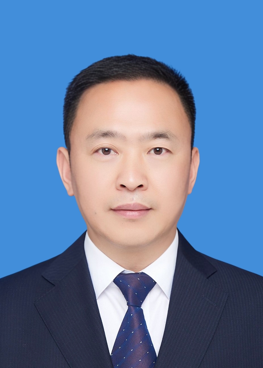 党组成员、副局长：李伦